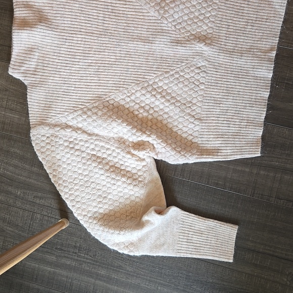 SOLD Sweater - Picture 2 of 4